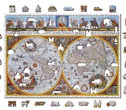 Medinė dėlionė žemėlapis Nova Terrarum 1010 su dvipusėmis figūrėlėmis.