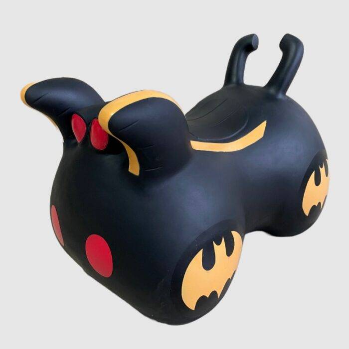 Šokliukas Batmobilis (Batmobile) 38 cm
