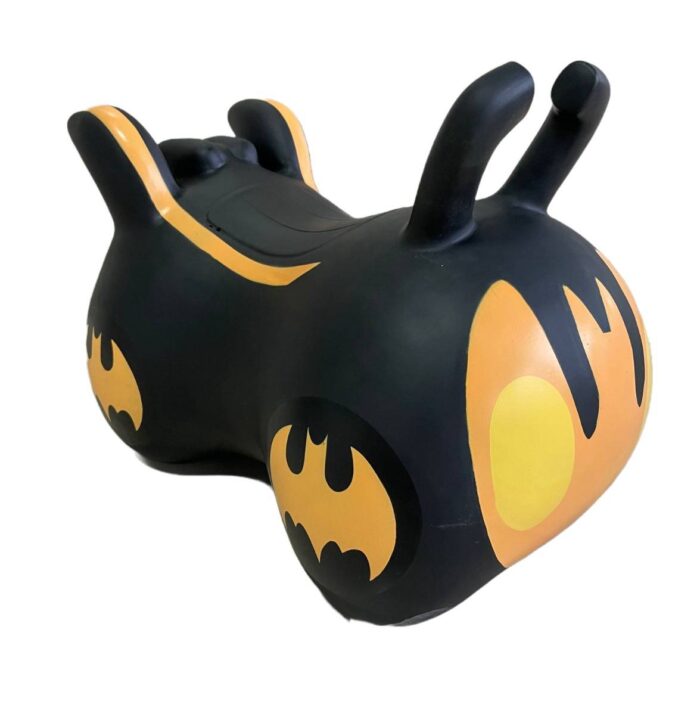 Šokliukas Batmobilis (Batmobile) 38 cm